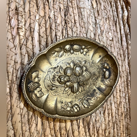 Sweet Vintage Brass Fruit Trinket Tray Flower Home Decor Textured Dainty Texture - Picture 1 of 3